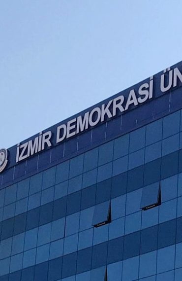 izmir-demokrasi-universit